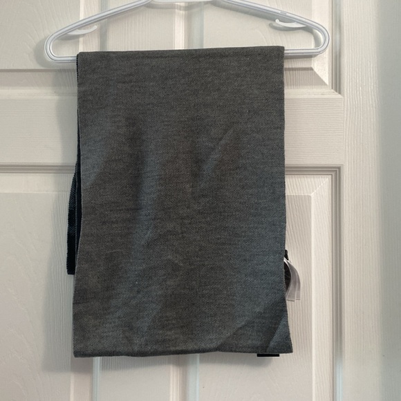 BNWT Diesel Gray Scarves - Picture 5 of 7